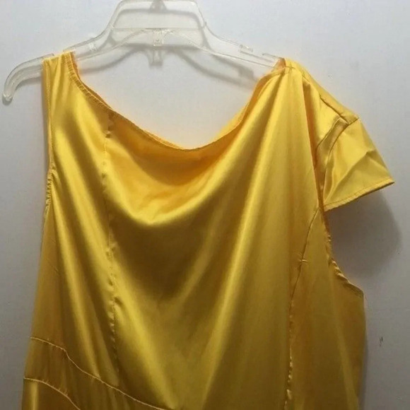Women gold color party dress with mess at the bottom size XL - Picture 4 of 13